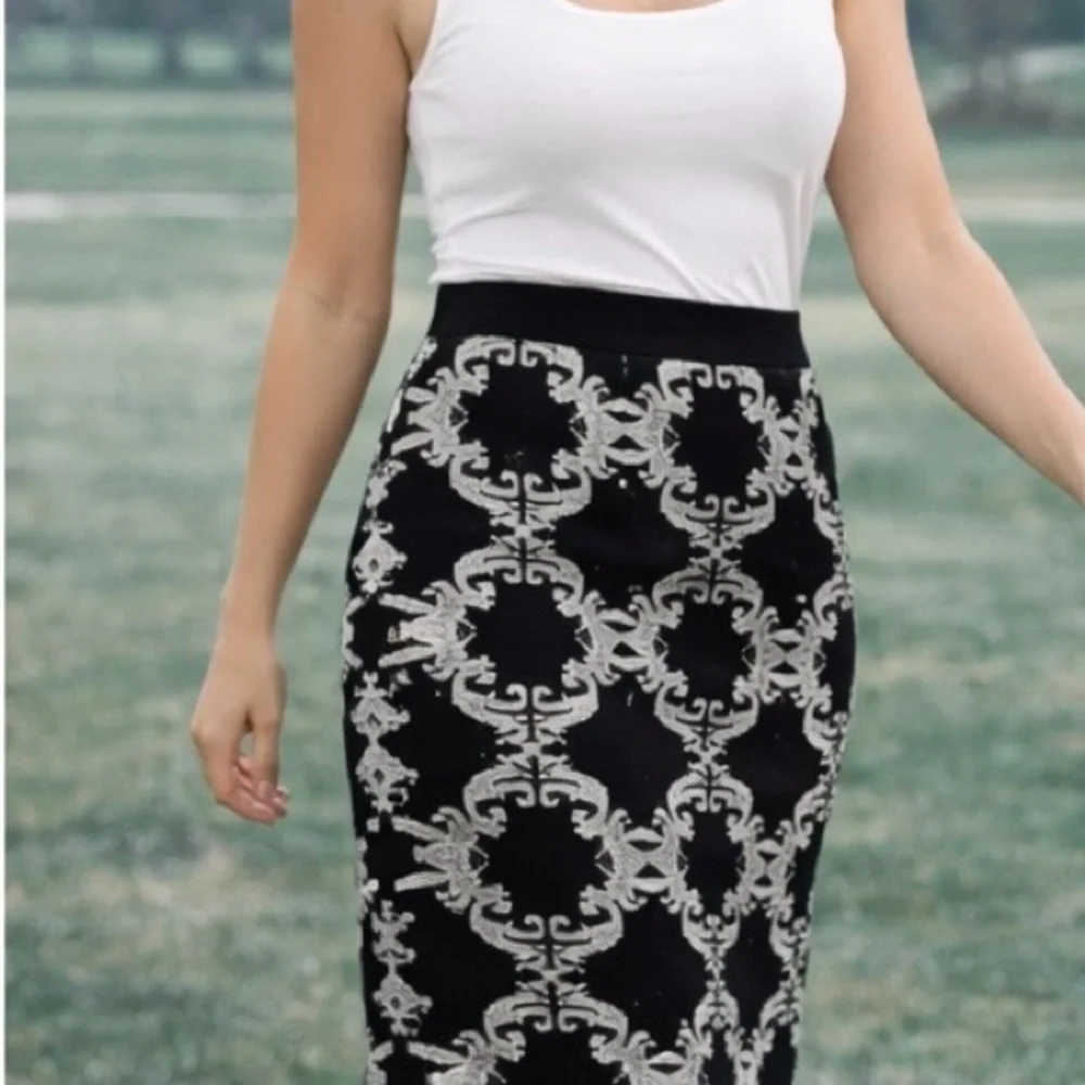 NY&Co Black Silver Metallic Pencil Skirt NWT M - Picture 9 of 16